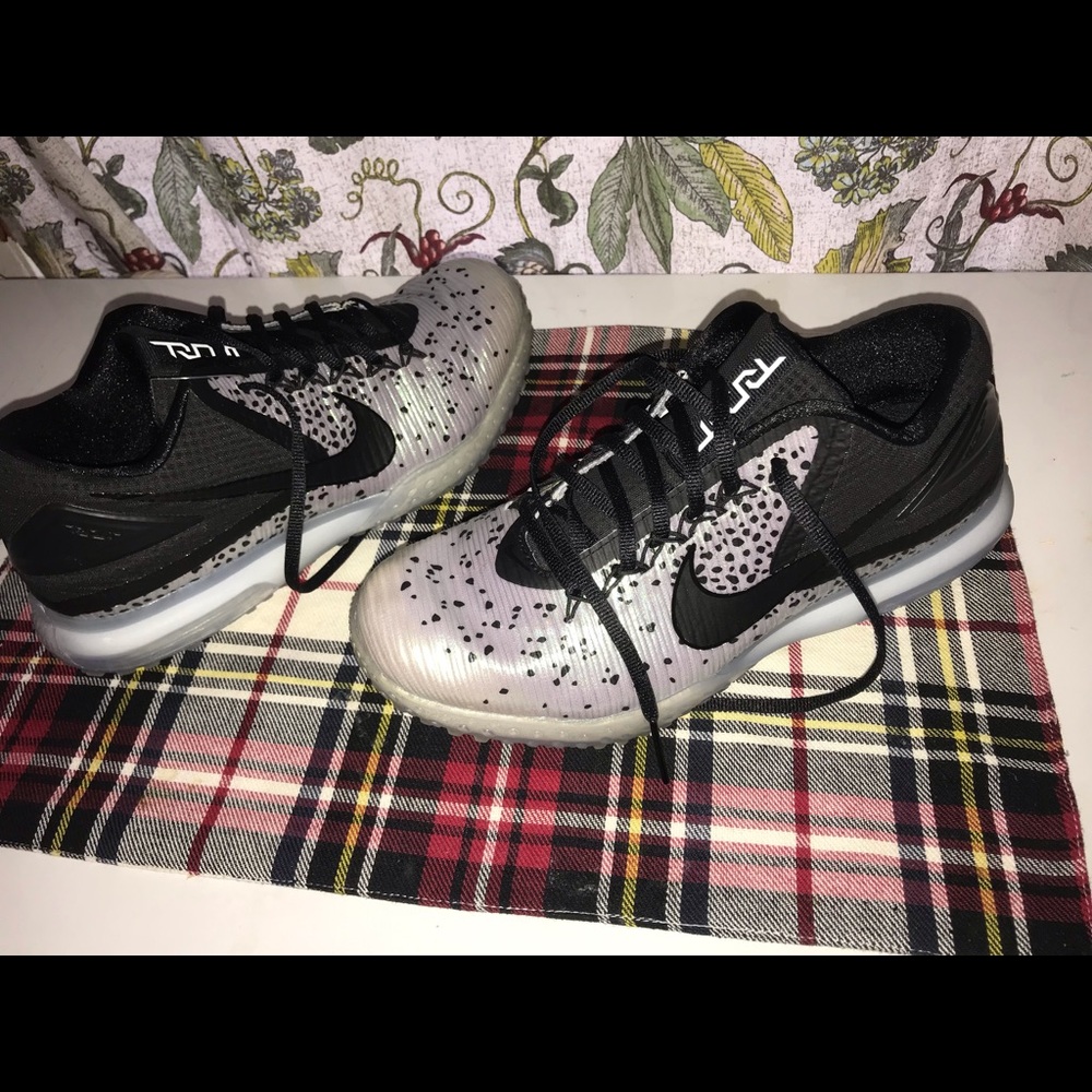 Men’s Nike sneakers